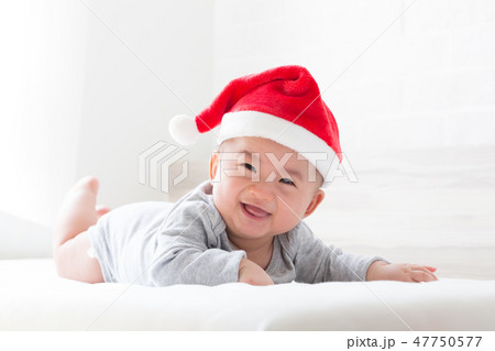 baby smile and santa hat 47750577
