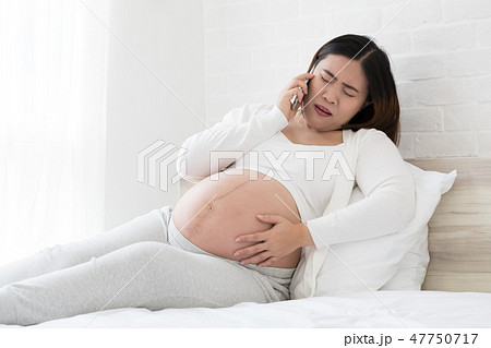 Pregnant women call an ambulance,  47750717