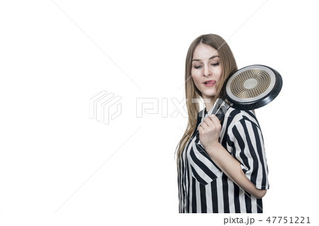 woman licked while holding pan 47751221