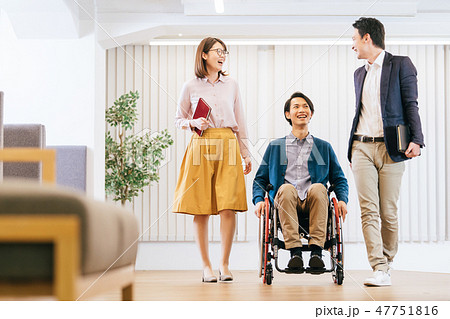 日本ユニバーサルマナー協会監修素材 47751816