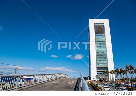 三重県 四日市港 ポートビルへの歩道橋の写真素材