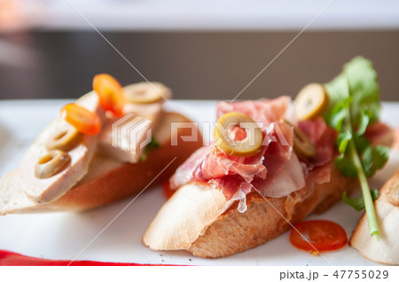 Carpaccio bread Pamaham, foie gras and rocket 47755029