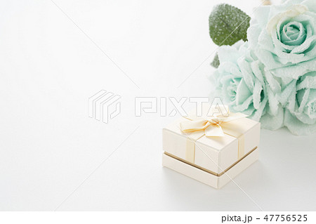 プレゼント　ギフト 47756525