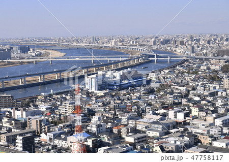 日本の東京都市景観 荒川やボートレース江戸川などを望む 日本の東京都市景観 荒川やボートレース江戸川などを望む 47758117