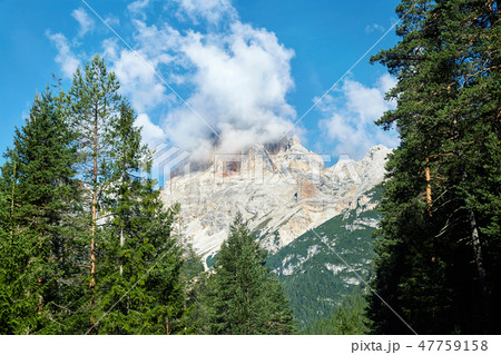 Close up shot of Cortina d'Ampezzo mountains Close up shot of Cortina d'Ampezzo mountains 47759158