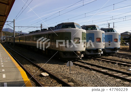 特急車両並び 47760229