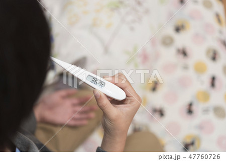 体温計 風邪 微熱 インフルエンザ 測るの写真素材