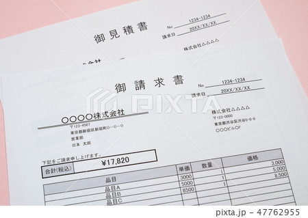 請求書　取引　ビジネスシーン 47762955