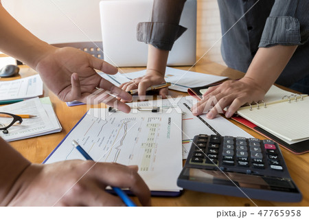 Business team meeting and discussing project plan. Business team meeting and discussing project plan. 47765958