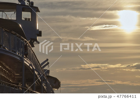 Fragment of a cruise ship in the rays 47766411