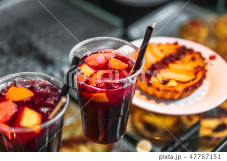 Refreshing sangria with fruits stands near cakes Refreshing sangria with fruits stands near cakes 47767151