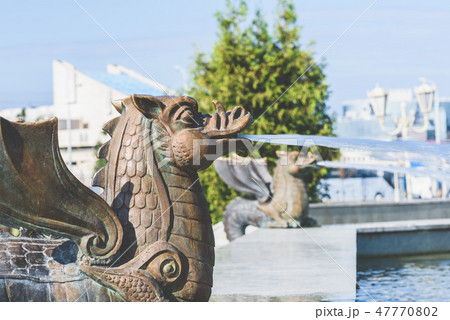 Dragon fountain 47770802