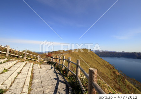 摩周第三展望台から望む秋の摩周湖 ( 日本 / 北海道 / 弟子屈町 ) 47772012