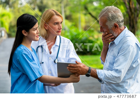 Senior couple talking to nurse or caregiver. 47773687