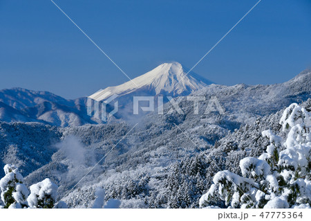 富士山雪景色 47775364