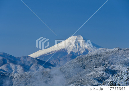 富士山雪景色 47775365