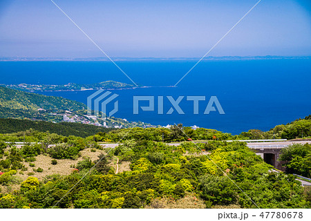 （静岡県）初夏の伊豆スカイラインから望む熱海方面 47780678