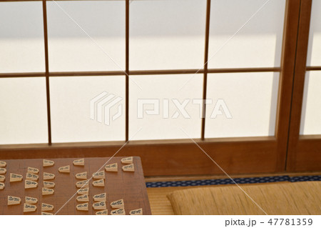 将棋 古い将棋盤と将棋駒 将棋 古い将棋盤と将棋駒 47781359