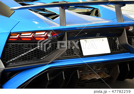 青いスポーツカーのバックショット【自動車】 青いスポーツカーのバックショット【自動車】 47782259