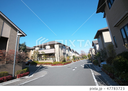 電線の無い街並み 47783723