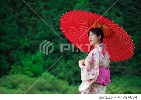 浴衣姿の女性 47784074