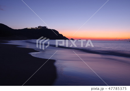早朝の恋路ヶ浜 47785375