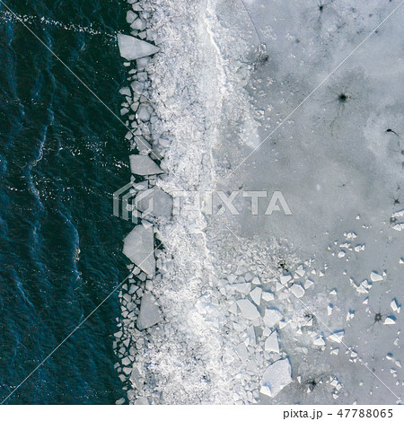 Glacier Lagoon with icebergs from above. 47788065