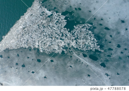 Glacier Lagoon with icebergs from above. 47788078