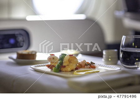 ビジネスクラス 優雅 飛行 ファーストクラス お金持ち 余裕 夫婦 旅行 豪華 海外 空の旅 機内食 ビジネスクラス 優雅 飛行 ファーストクラス お金持ち 余裕 夫婦 旅行 豪華 海外 空の旅 機内食 47791496