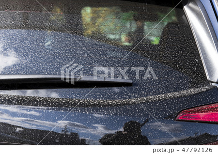 車の汚れ 窓ガラスの汚れ 砂ぼこりの写真素材