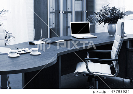 laptop and flowers on table in a modern office 47793924