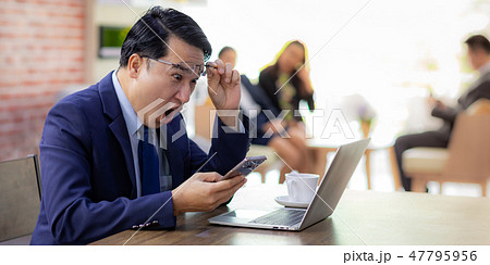 Asian Businessman celebrate in cafe 47795956