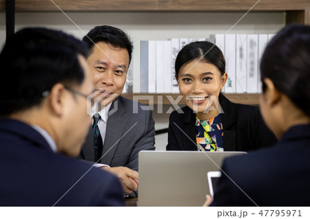 Business team meeting 47795971