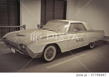 Abandoned old car 47796887