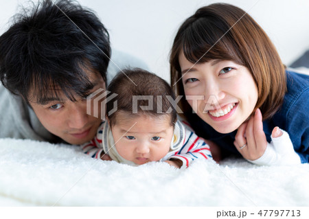 家族写真 うつ伏せ 家族写真 うつ伏せ 47797713