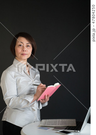 オフィス 女性 オフィス 女性 47804250