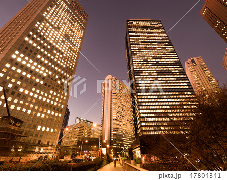 東京都　夜の新宿高層ビル街 47804341