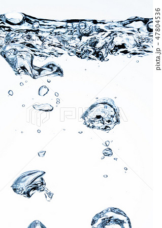 水　気泡　縦 47804536