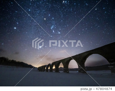タウシュベツ川橋梁の星空 47804874