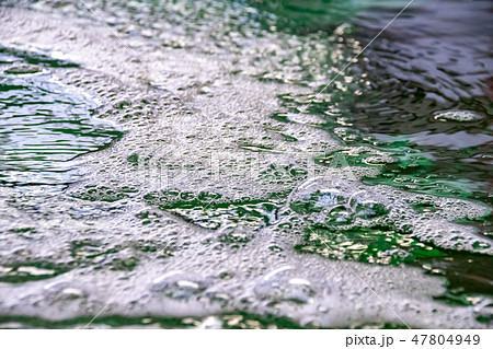 泡立つ水面の写真素材