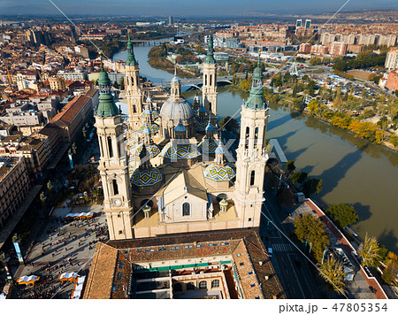 View from drone of Basilica in Zaragoza 47805354