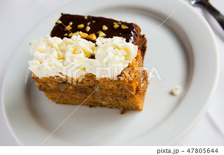Image of tasty chocolate sponge cake served with caramel cake 47805644