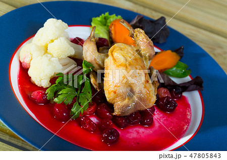 Fried quail with cranberry sauce and caramelized carrots Fried quail with cranberry sauce and caramelized carrots 47805843