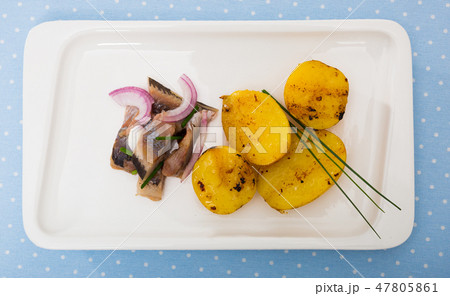 Slices of low-salted herring 47805861