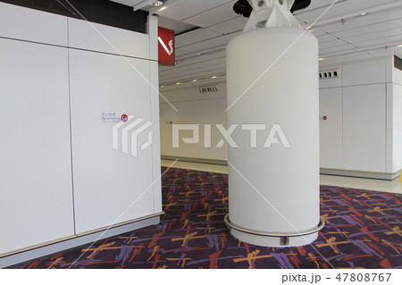 passengers in Hong Kong International Airport 47808767