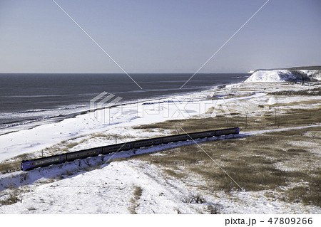 尺別の丘から見る特急スーパーおおぞら号 47809266