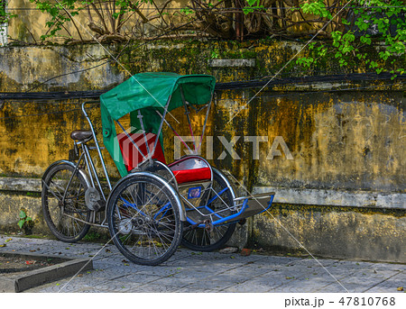 Cyclo (rickshaw) on street in Hoi An, Vietnam Cyclo (rickshaw) on street in Hoi An, Vietnam 47810768