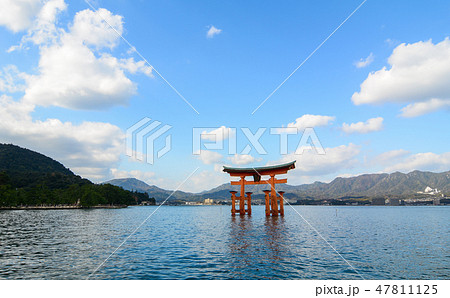 Floating gate (Giant Torii) of Itsukushima Shrine 47811125
