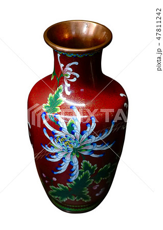 old chinese vase isolated on white background. 47811242