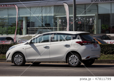 Private Car toyota Yaris Hatchback Eco Car 47811799